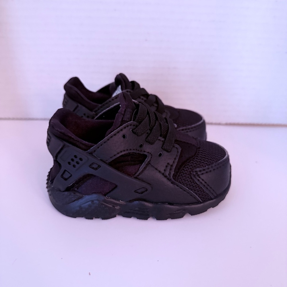 Nike Black Huarache Sneakers with Chunky Sole toddler